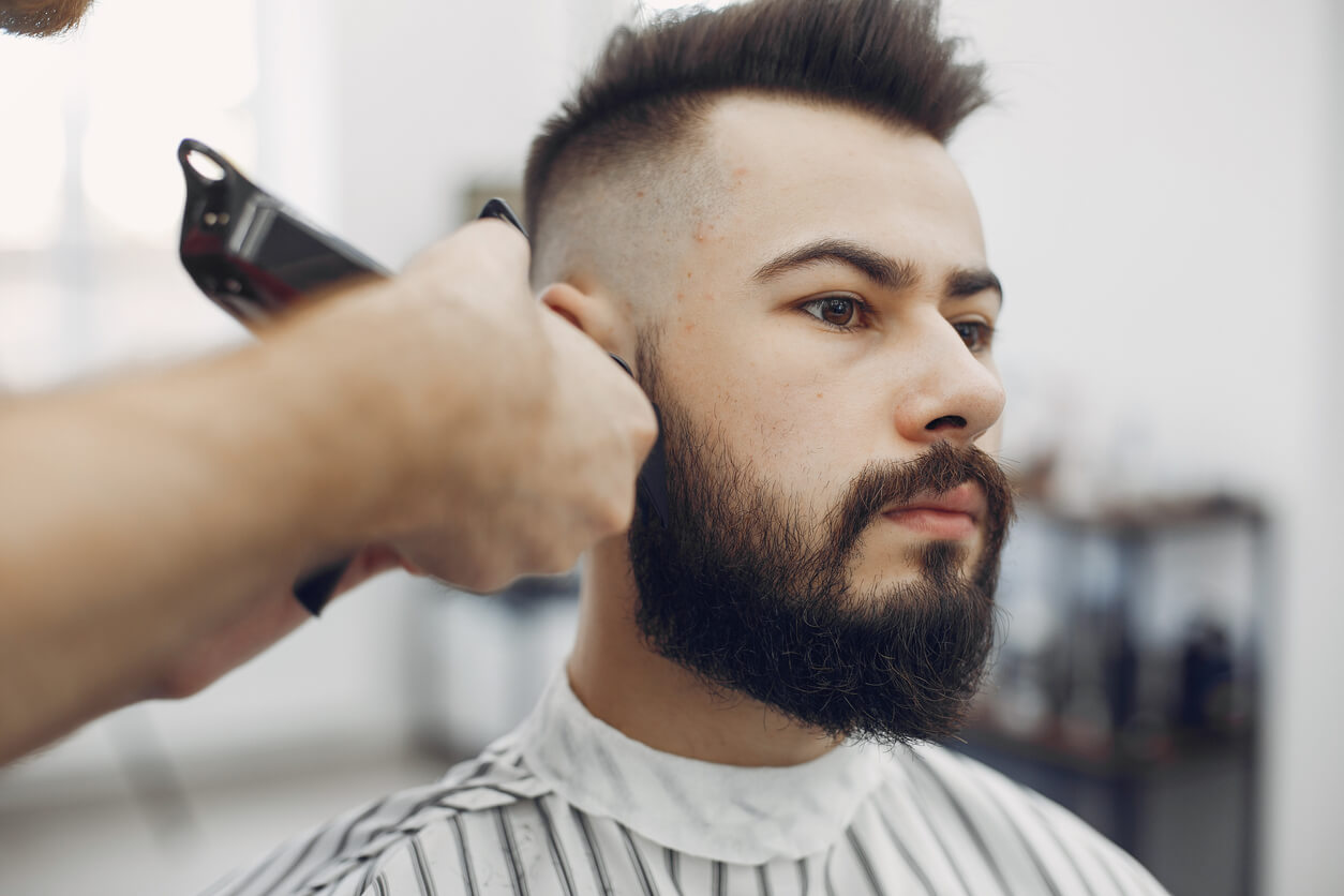 Professionelle Bartpflege im Friseursalon