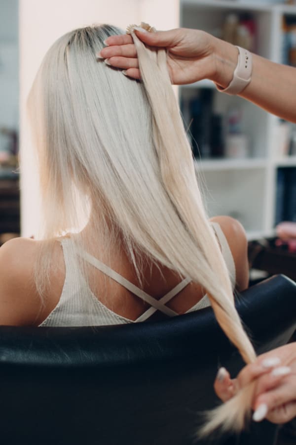 Haarverlängerung und Haarverdichtung für voluminöses, langes Haar