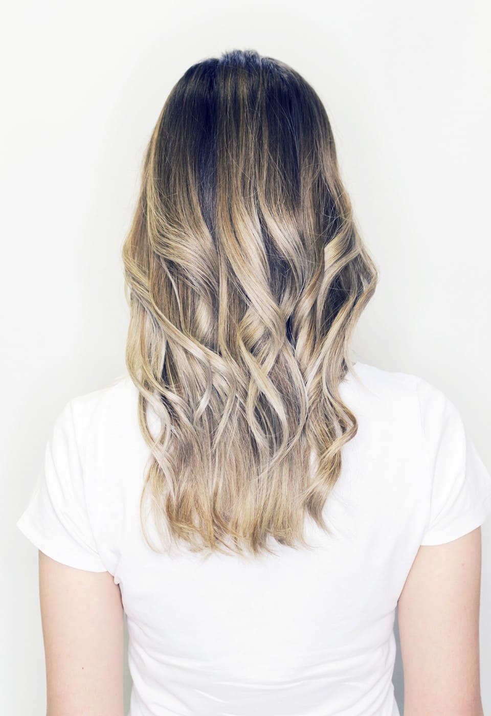 Lange blonde Damenfrisur – nachher