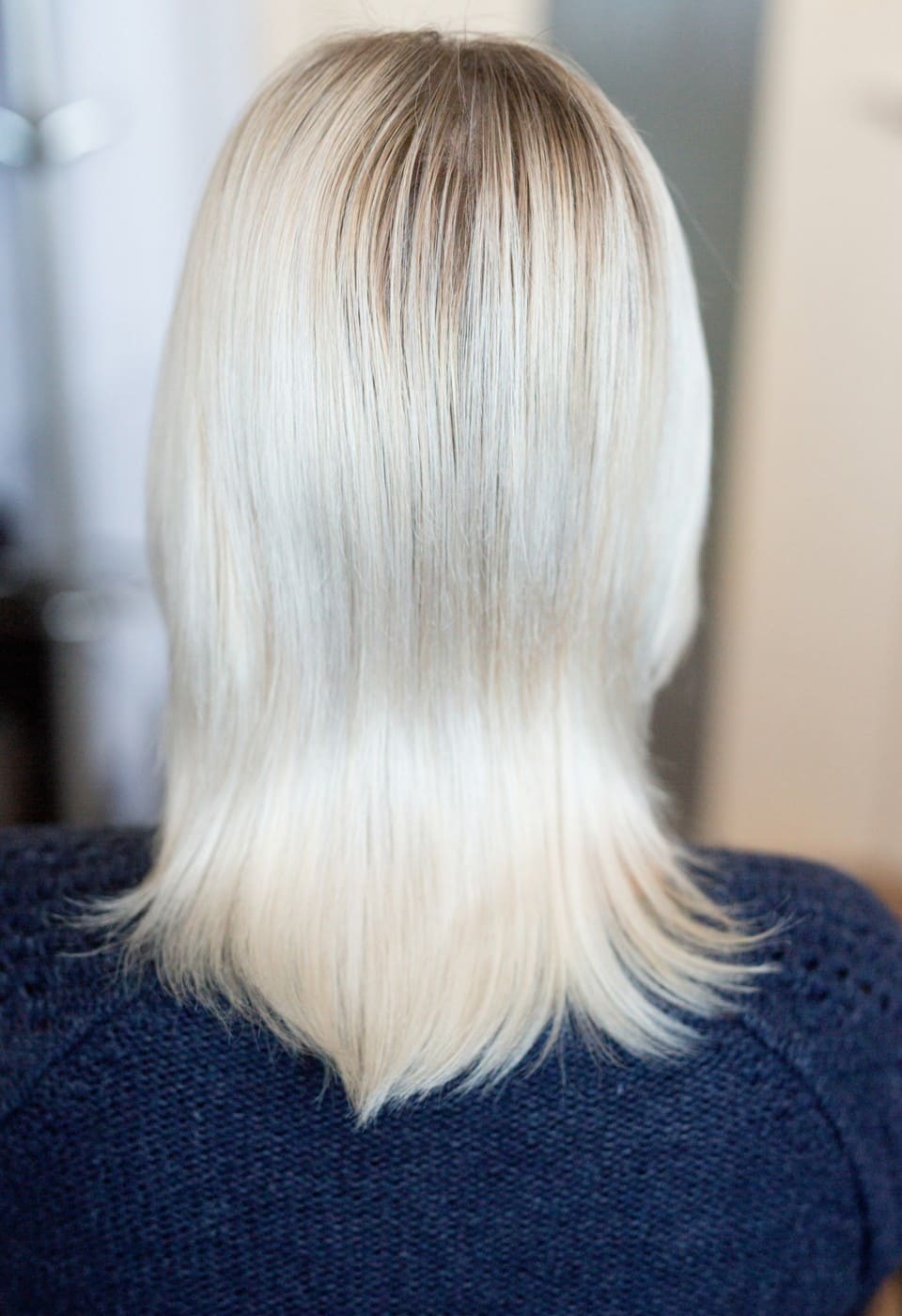 Kurze blonde Damenfrisur – vorher