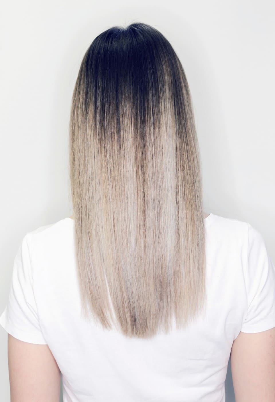 Lange blonde Damenfrisur – vorher